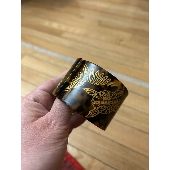 Talofa Samoa Honu Carved Faux Turtle Shell Bangle - Picture 3 of 5